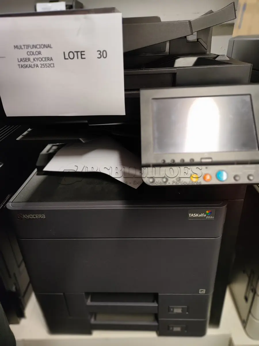 LOTE 030 - 01 MULTIFUNCIONAL COLOR LASER_KYOCERA TASKALFA 2552CI. (NO ESTADO)