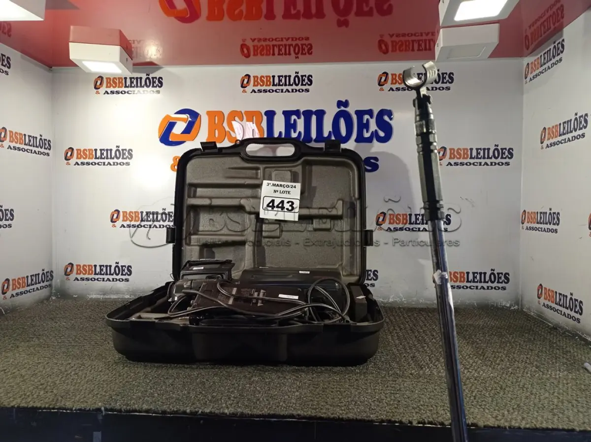 LOTE 443 - 01 FILMADORA MARCA PANASONIC E 01 TRIPÉ PARA MICROFONE. (NO ESTADO) ATENÇÃO! FAZER A VISITAÇÃO ANTES DE ARREMATAR, NÃO SABEMOS SE FUNCIONA. LEILÃO NÃO TEM GARANTIA E NEM DEVOLUÇÃO, SUJEITO A POSSÍVEIS AVARIAS VISÍVEIS/OCULTAS E/OU AUSÊNCIA DE COMPONENTES.