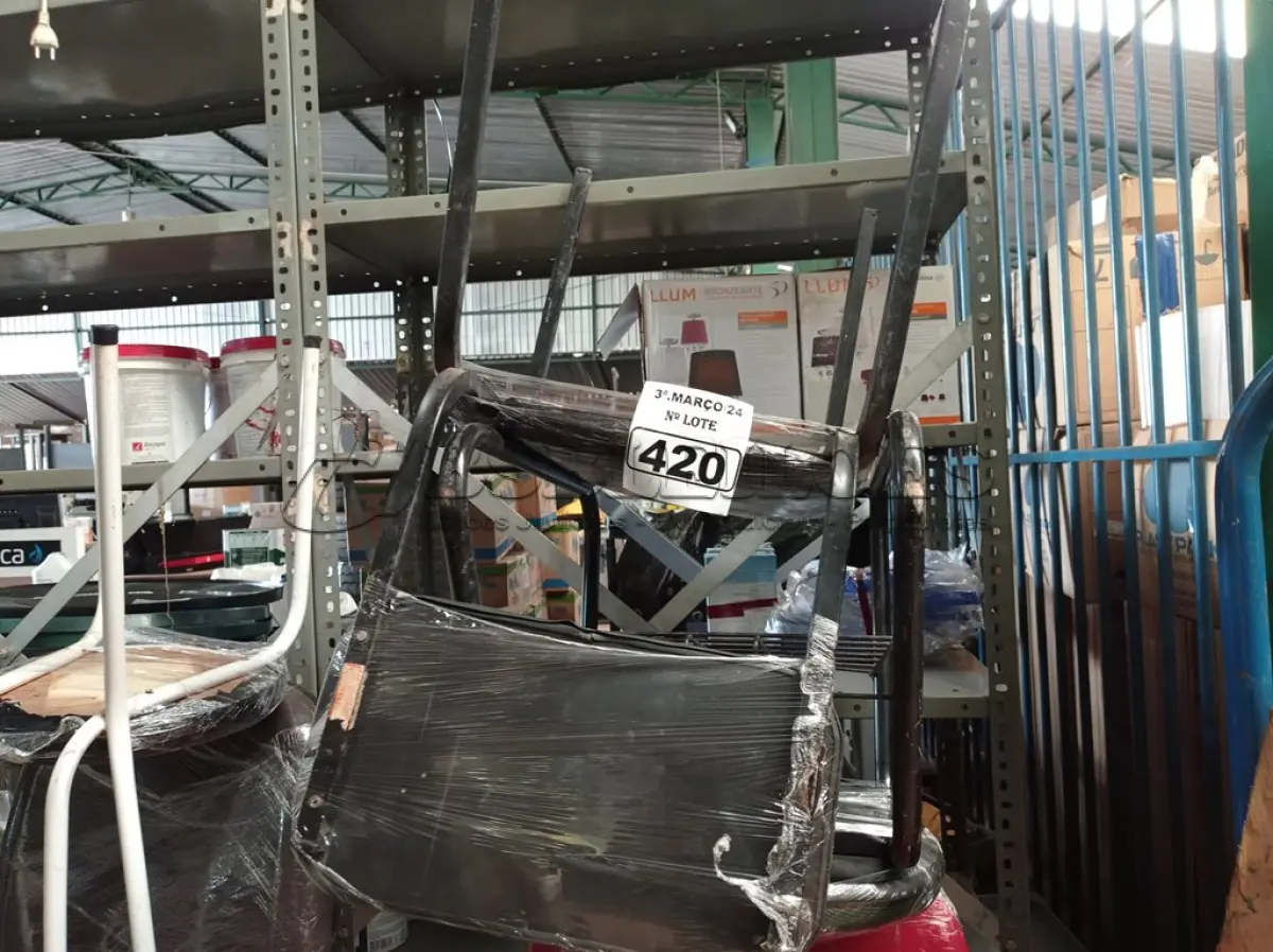 LOTE 420 - 03 CADEIRAS MARCAS E MODELOS DIVERSOS. (NO ESTADO) ATENÇÃO! FAZER A VISITAÇÃO ANTES DE ARREMATAR, NÃO SABEMOS SE FUNCIONA. LEILÃO NÃO TEM GARANTIA E NEM DEVOLUÇÃO, SUJEITO A POSSÍVEIS AVARIAS VISÍVEIS/OCULTAS E/OU AUSÊNCIA DE COMPONENTES.