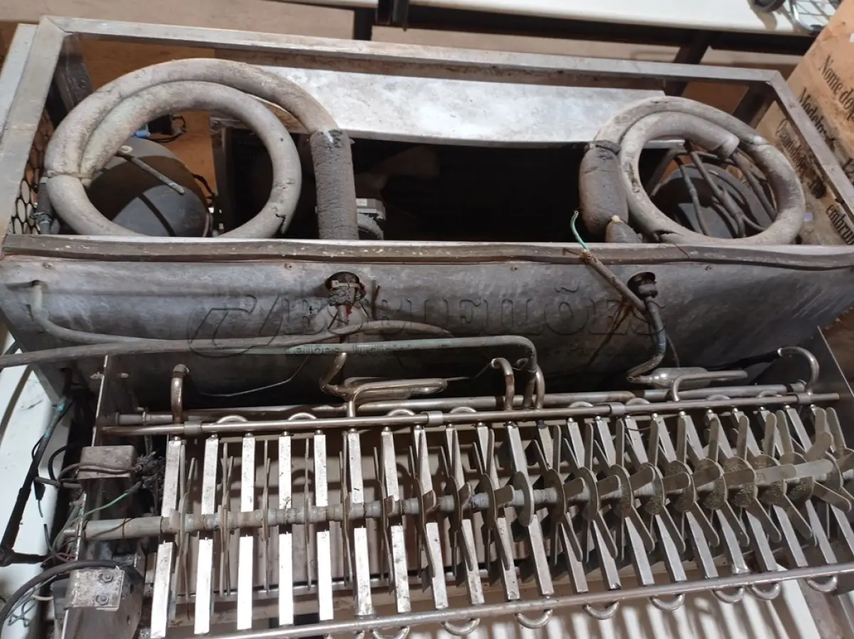 LOTE 306 - 01 MOTOR PARA MÁQUINA DE GELO. (NO ESTADO) ATENÇÃO! FAZER A VISITAÇÃO ANTES DE ARREMATAR, NÃO SABEMOS SE FUNCIONA. LEILÃO NÃO TEM GARANTIA E NEM DEVOLUÇÃO, SUJEITO A POSSÍVEIS AVARIAS VISÍVEIS/OCULTAS E/OU AUSÊNCIA DE COMPONENTES.