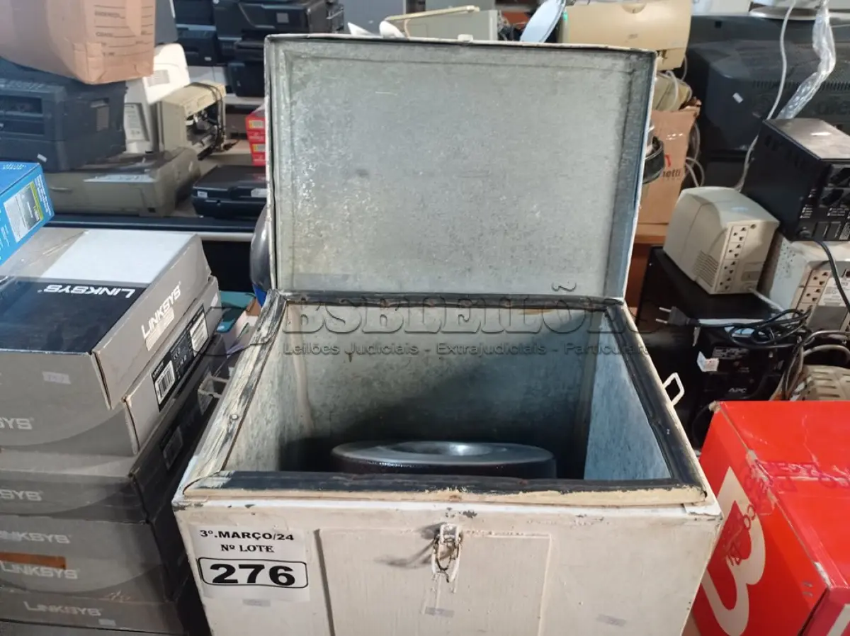 LOTE 276 - 01 CAIXA TÉRMICA E 01 KIT PARA CHURRASCO. (NO ESTADO) ATENÇÃO! FAZER A VISITAÇÃO ANTES DE ARREMATAR, NÃO SABEMOS SE FUNCIONA. LEILÃO NÃO TEM GARANTIA E NEM DEVOLUÇÃO, SUJEITO A POSSÍVEIS AVARIAS VISÍVEIS/OCULTAS E/OU AUSÊNCIA DE COMPONENTES.