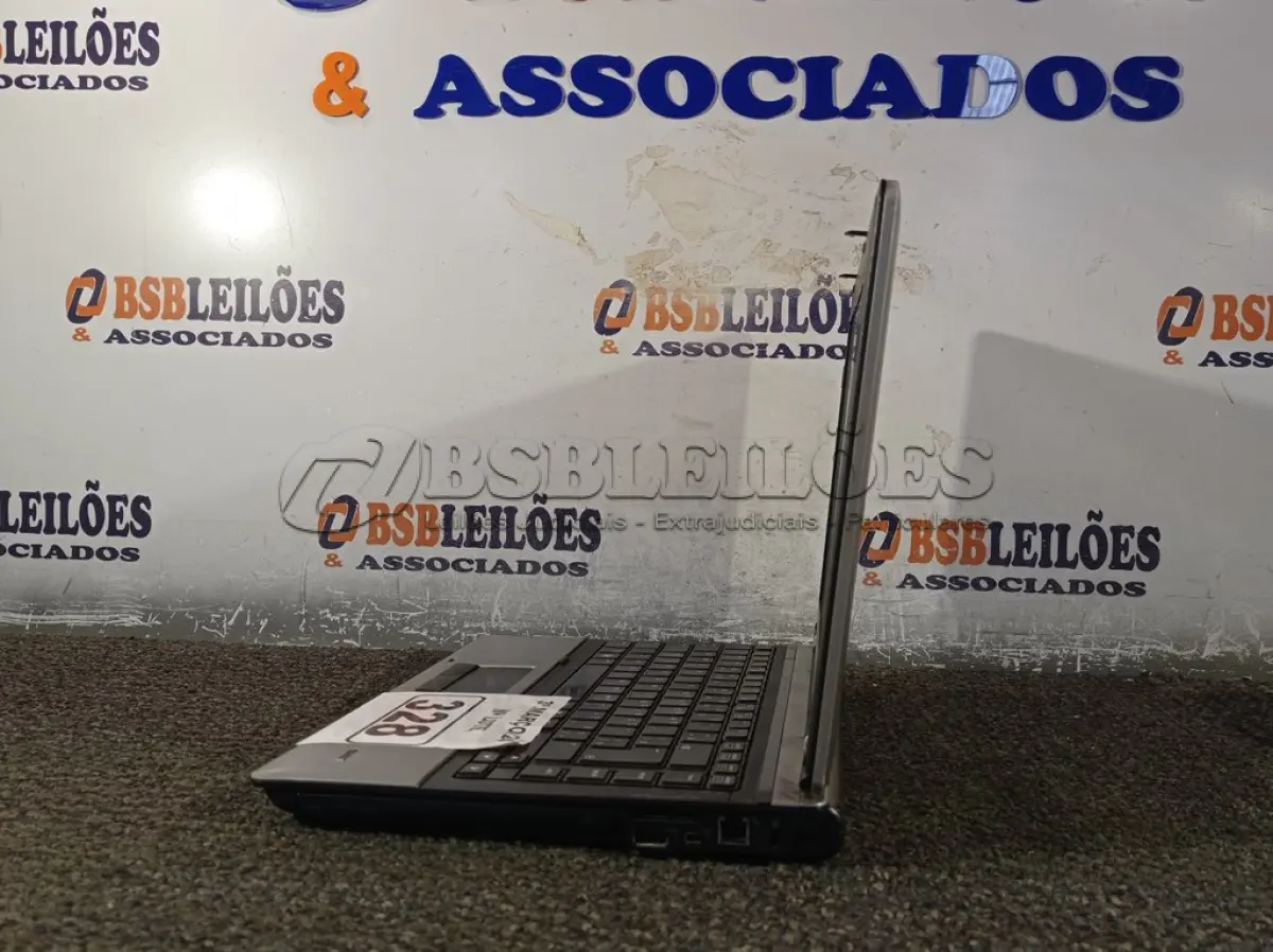 LOTE 328 - 01 NOTEBOOK MARCA HP. (NO ESTADO) ATENÇÃO! FAZER A VISITAÇÃO ANTES DE ARREMATAR, NÃO SABEMOS SE FUNCIONA. LEILÃO NÃO TEM GARANTIA E NEM DEVOLUÇÃO, SUJEITO A POSSÍVEIS AVARIAS VISÍVEIS/OCULTAS E/OU AUSÊNCIA DE COMPONENTES.