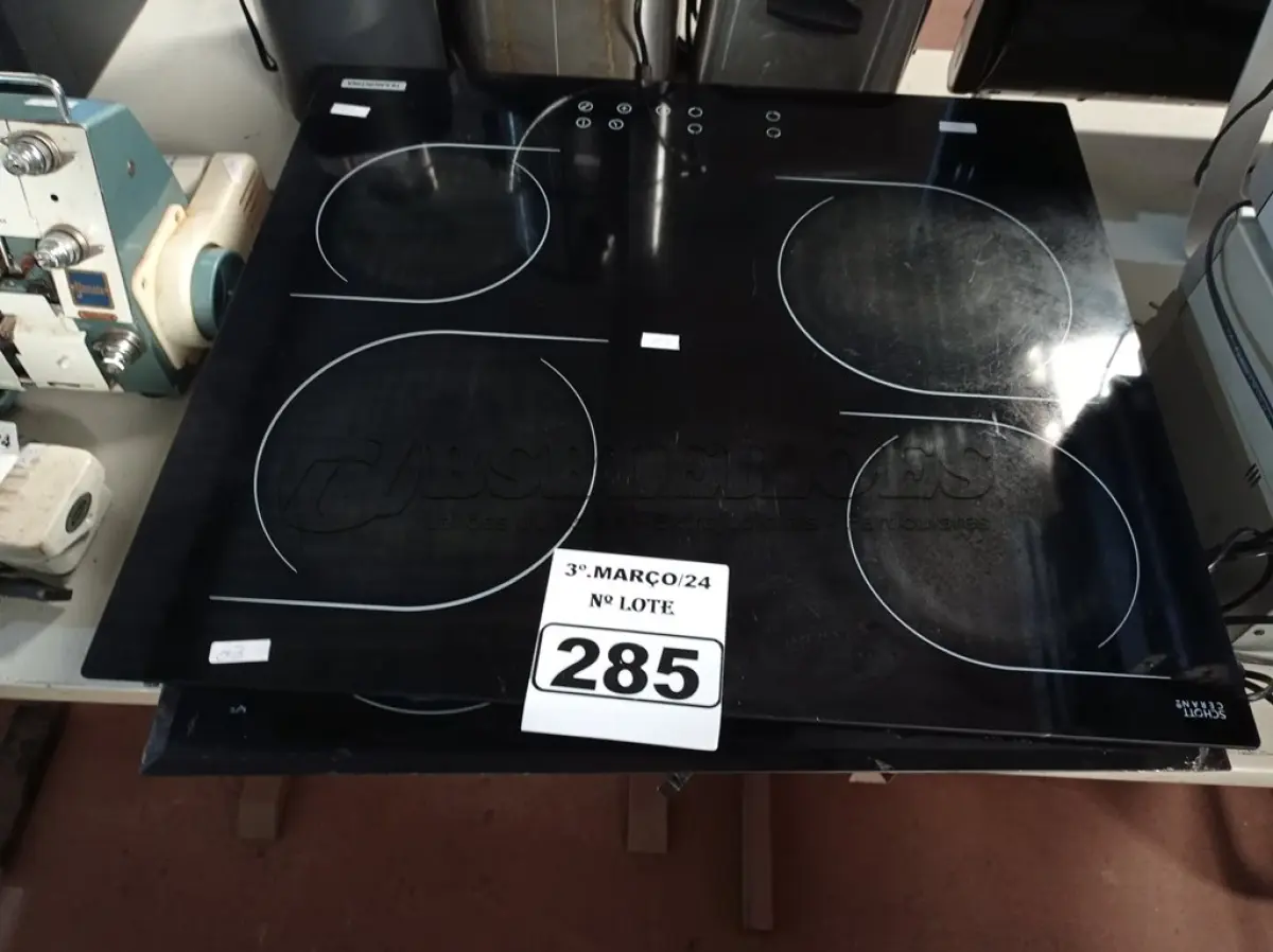 LOTE 285 - 02 FOGÕES DE INDUÇÃO COM AVARIAS. (NO ESTADO) ATENÇÃO! FAZER A VISITAÇÃO ANTES DE ARREMATAR, NÃO SABEMOS SE FUNCIONA. LEILÃO NÃO TEM GARANTIA E NEM DEVOLUÇÃO, SUJEITO A POSSÍVEIS AVARIAS VISÍVEIS/OCULTAS E/OU AUSÊNCIA DE COMPONENTES.