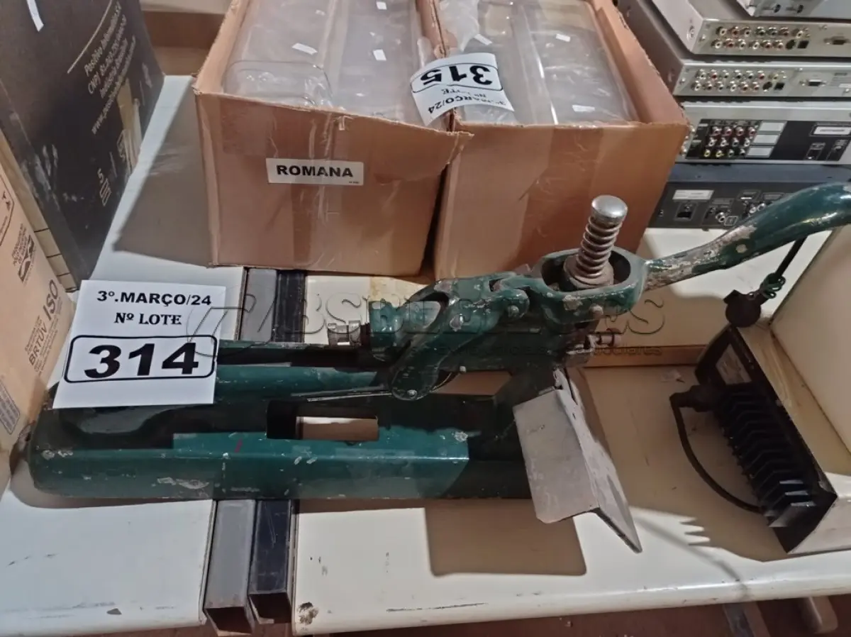 LOTE 314 - 01 GRAMPEADOR PROFISSIONAL. (NO ESTADO) ATENÇÃO! FAZER A VISITAÇÃO ANTES DE ARREMATAR, NÃO SABEMOS SE FUNCIONA. LEILÃO NÃO TEM GARANTIA E NEM DEVOLUÇÃO, SUJEITO A POSSÍVEIS AVARIAS VISÍVEIS/OCULTAS E/OU AUSÊNCIA DE COMPONENTES.