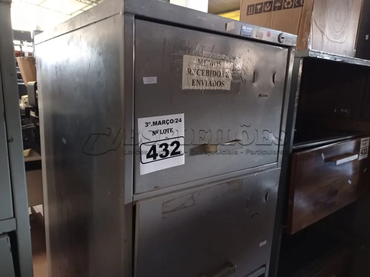 LOTE 432 - 01 ARQUIVO DE AÇO COM 03 GAVETAS. (NO ESTADO) ATENÇÃO! FAZER A VISITAÇÃO ANTES DE ARREMATAR, NÃO SABEMOS SE FUNCIONA. LEILÃO NÃO TEM GARANTIA E NEM DEVOLUÇÃO, SUJEITO A POSSÍVEIS AVARIAS VISÍVEIS/OCULTAS E/OU AUSÊNCIA DE COMPONENTES.