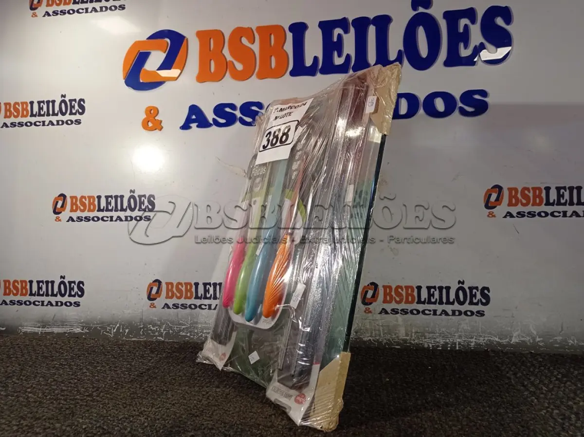 LOTE 388 - 01 TABUA PARA CORTE DE FRIOS, 02 BARRAS MAGNÉTICAS E 01 JOGO DE FACAS. (NO ESTADO) ATENÇÃO! FAZER A VISITAÇÃO ANTES DE ARREMATAR, NÃO SABEMOS SE FUNCIONA. LEILÃO NÃO TEM GARANTIA E NEM DEVOLUÇÃO, SUJEITO A POSSÍVEIS AVARIAS VISÍVEIS/OCULTAS E/OU AUSÊNCIA DE COMPONENTES.