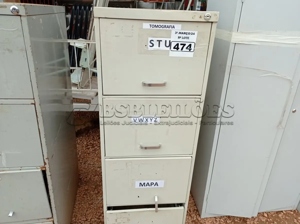 LOTE 474 - 01 ARQUIVO DE AÇO COM 04 GAVETAS. (NO ESTADO) ATENÇÃO! FAZER A VISITAÇÃO ANTES DE ARREMATAR, NÃO SABEMOS SE FUNCIONA. LEILÃO NÃO TEM GARANTIA E NEM DEVOLUÇÃO, SUJEITO A POSSÍVEIS AVARIAS VISÍVEIS/OCULTAS E/OU AUSÊNCIA DE COMPONENTES.
