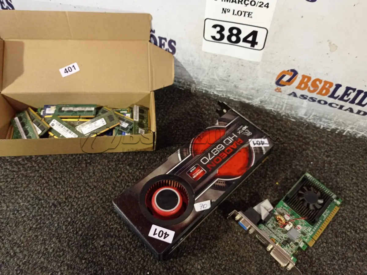 LOTE 384 - 02 PLACAS DE VÍDEO MARCAS E MODELOS DIVERSOS. (NO ESTADO) ATENÇÃO! FAZER A VISITAÇÃO ANTES DE ARREMATAR, NÃO SABEMOS SE FUNCIONA. LEILÃO NÃO TEM GARANTIA E NEM DEVOLUÇÃO, SUJEITO A POSSÍVEIS AVARIAS VISÍVEIS/OCULTAS E/OU AUSÊNCIA DE COMPONENTES.