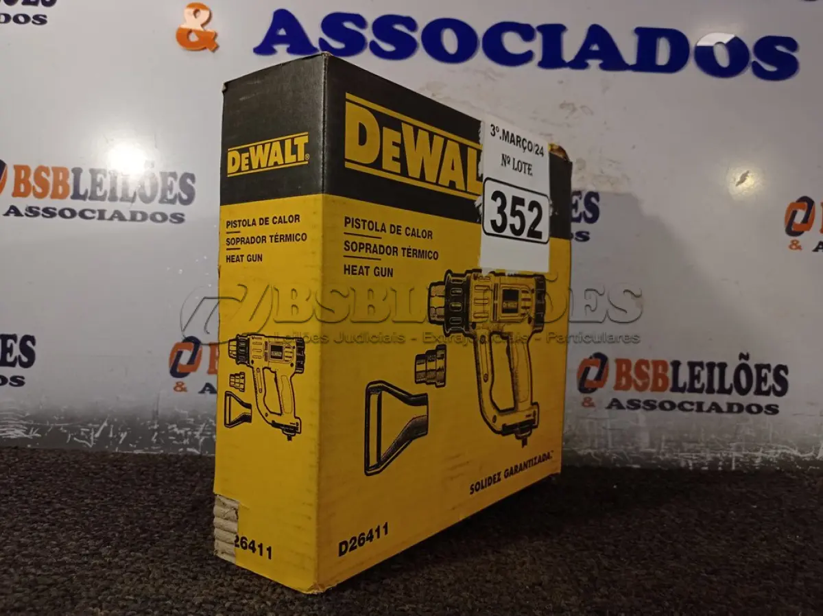 LOTE 352 - 01 PISTOLA DE CALOR SOPRADOR TÉRMICO 220V MARCA DEWALT. (NOVO) (NO ESTADO) ATENÇÃO! FAZER A VISITAÇÃO ANTES DE ARREMATAR, NÃO SABEMOS SE FUNCIONA. LEILÃO NÃO TEM GARANTIA E NEM DEVOLUÇÃO, SUJEITO A POSSÍVEIS AVARIAS VISÍVEIS/OCULTAS E/OU AUSÊNCIA DE COMPONENTES.
