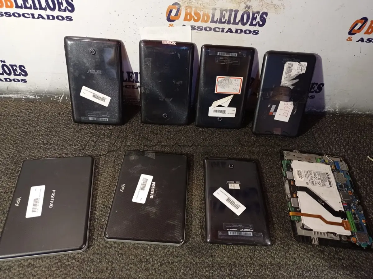LOTE 488 - 08 TABLETS MARCAS E MODELOS DIVERSOS PARA RETIRADA DE PEÇAS. (NO ESTADO) ATENÇÃO! FAZER A VISITAÇÃO ANTES DE ARREMATAR, NÃO SABEMOS SE FUNCIONA. LEILÃO NÃO TEM GARANTIA E NEM DEVOLUÇÃO, SUJEITO A POSSÍVEIS AVARIAS VISÍVEIS/OCULTAS E/OU AUSÊNCIA DE COMPONENTES.