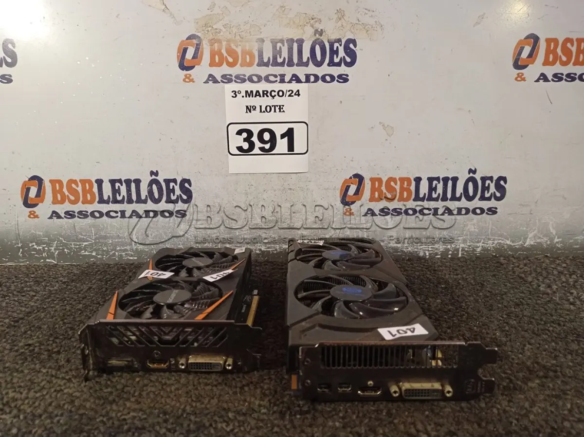 LOTE 391 - 02 PLACAS DE VÍDEO MARCAS E MODELOS DIVERSOS. (NO ESTADO) ATENÇÃO! FAZER A VISITAÇÃO ANTES DE ARREMATAR, NÃO SABEMOS SE FUNCIONA. LEILÃO NÃO TEM GARANTIA E NEM DEVOLUÇÃO, SUJEITO A POSSÍVEIS AVARIAS VISÍVEIS/OCULTAS E/OU AUSÊNCIA DE COMPONENTES.