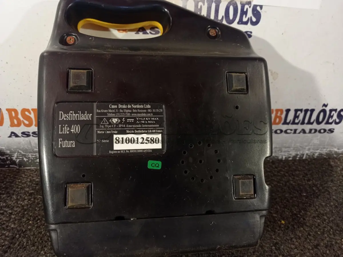 LOTE 390 - 01 DESFIBRILADOR EXTERNO AUTOMÁTICO. (NO ESTADO) ATENÇÃO! FAZER A VISITAÇÃO ANTES DE ARREMATAR, NÃO SABEMOS SE FUNCIONA. LEILÃO NÃO TEM GARANTIA E NEM DEVOLUÇÃO, SUJEITO A POSSÍVEIS AVARIAS VISÍVEIS/OCULTAS E/OU AUSÊNCIA DE COMPONENTES.