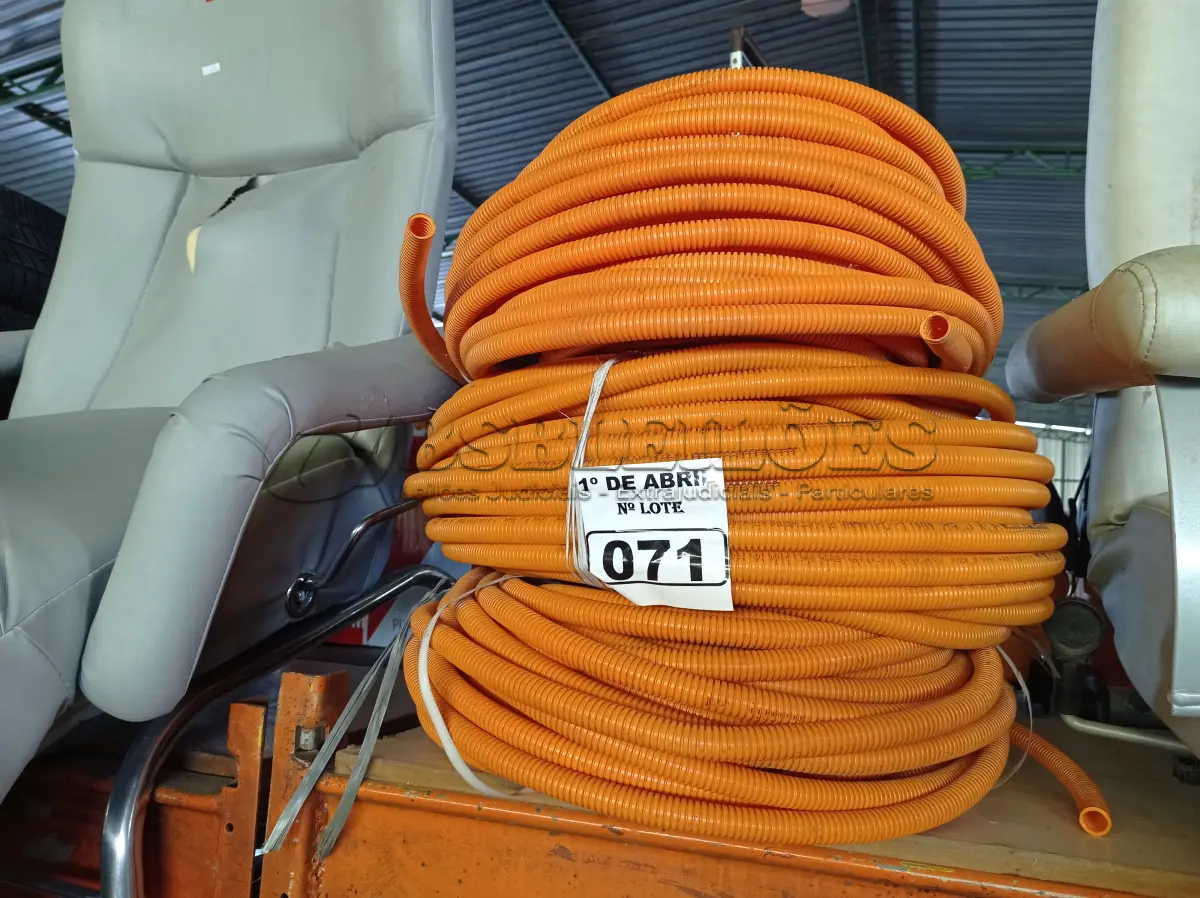 LOTE 071 - 03 ROLOS DE MANGUEIRA CORRUGADA. (NO ESTADO) ATENÇÃO! FAZER A VISITAÇÃO ANTES DE ARREMATAR, NÃO SABEMOS SE FUNCIONA. LEILÃO NÃO TEM GARANTIA E NEM DEVOLUÇÃO, SUJEITO A POSSÍVEIS AVARIAS VISÍVEIS/OCULTAS E/OU AUSÊNCIA DE COMPONENTES.