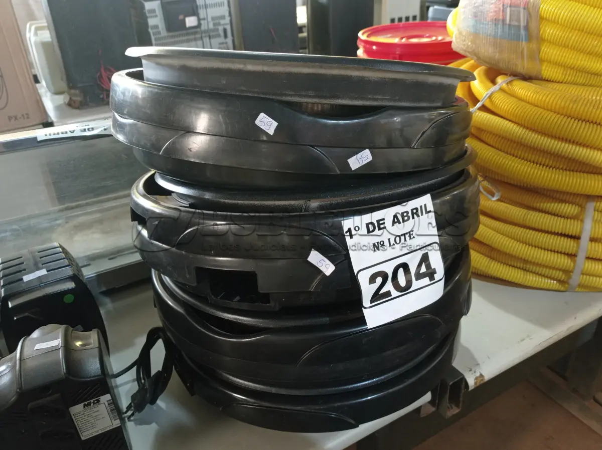LOTE 204 - 01 LOTE COM VÁRIAS CAÇAROLAS ELÉTRICAS COM AVARIAS. (NO ESTADO) ATENÇÃO! FAZER A VISITAÇÃO ANTES DE ARREMATAR, NÃO SABEMOS SE FUNCIONA. LEILÃO NÃO TEM GARANTIA E NEM DEVOLUÇÃO, SUJEITO A POSSÍVEIS AVARIAS VISÍVEIS/OCULTAS E/OU AUSÊNCIA DE COMPONENTES.