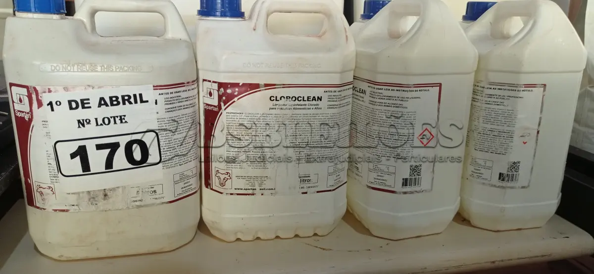 LOTE 170 - 20 LITROS DE CLOROCLEAN, LIMPADOR DESINFETANTE CLORADO PARA INDÚSTRIAS ALIMENTÍCIAS E AFINS. (NO ESTADO) ATENÇÃO! FAZER A VISITAÇÃO ANTES DE ARREMATAR, NÃO SABEMOS SE FUNCIONA. LEILÃO NÃO TEM GARANTIA E NEM DEVOLUÇÃO, SUJEITO A POSSÍVEIS AVARIAS VISÍVEIS/OCULTAS E/OU AUSÊNCIA DE COMPONENTES.