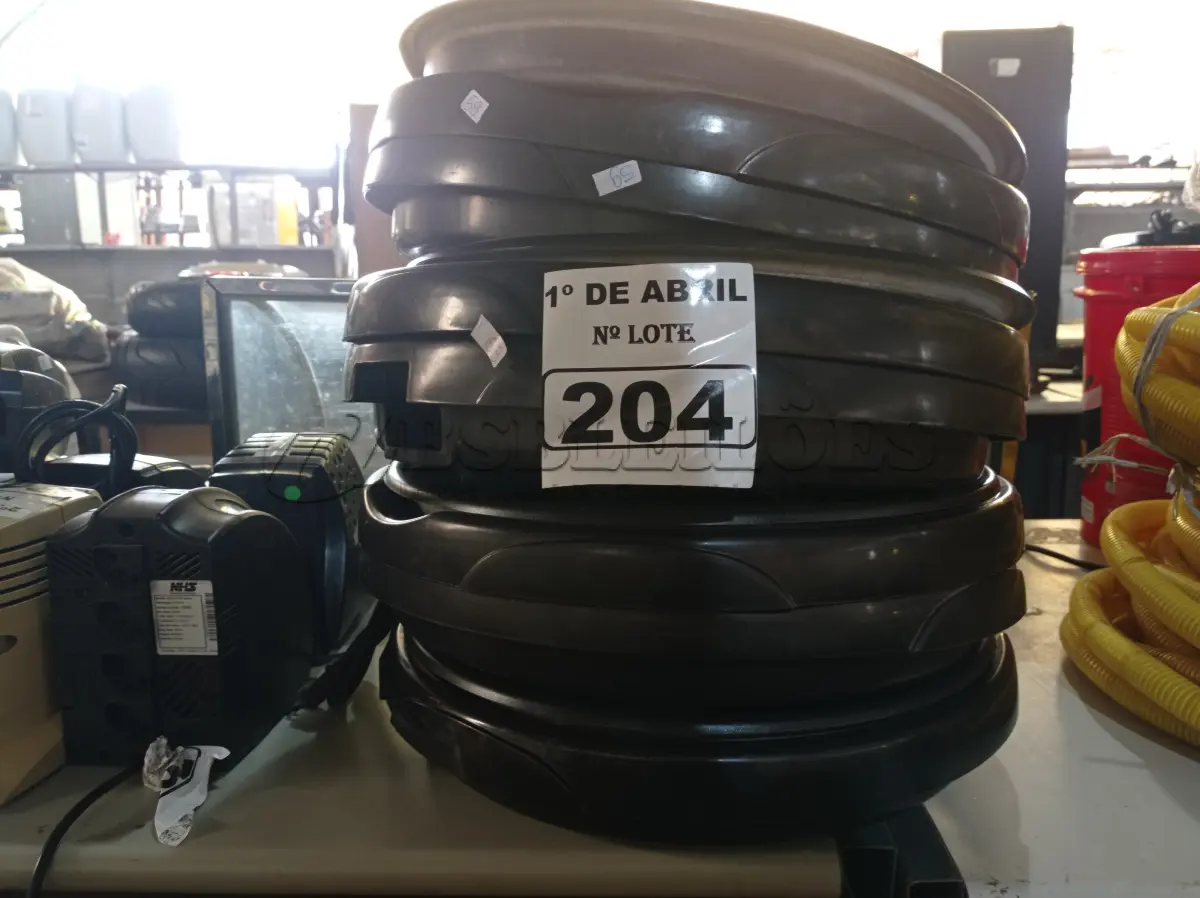 LOTE 204 - 01 LOTE COM VÁRIAS CAÇAROLAS ELÉTRICAS COM AVARIAS. (NO ESTADO) ATENÇÃO! FAZER A VISITAÇÃO ANTES DE ARREMATAR, NÃO SABEMOS SE FUNCIONA. LEILÃO NÃO TEM GARANTIA E NEM DEVOLUÇÃO, SUJEITO A POSSÍVEIS AVARIAS VISÍVEIS/OCULTAS E/OU AUSÊNCIA DE COMPONENTES.