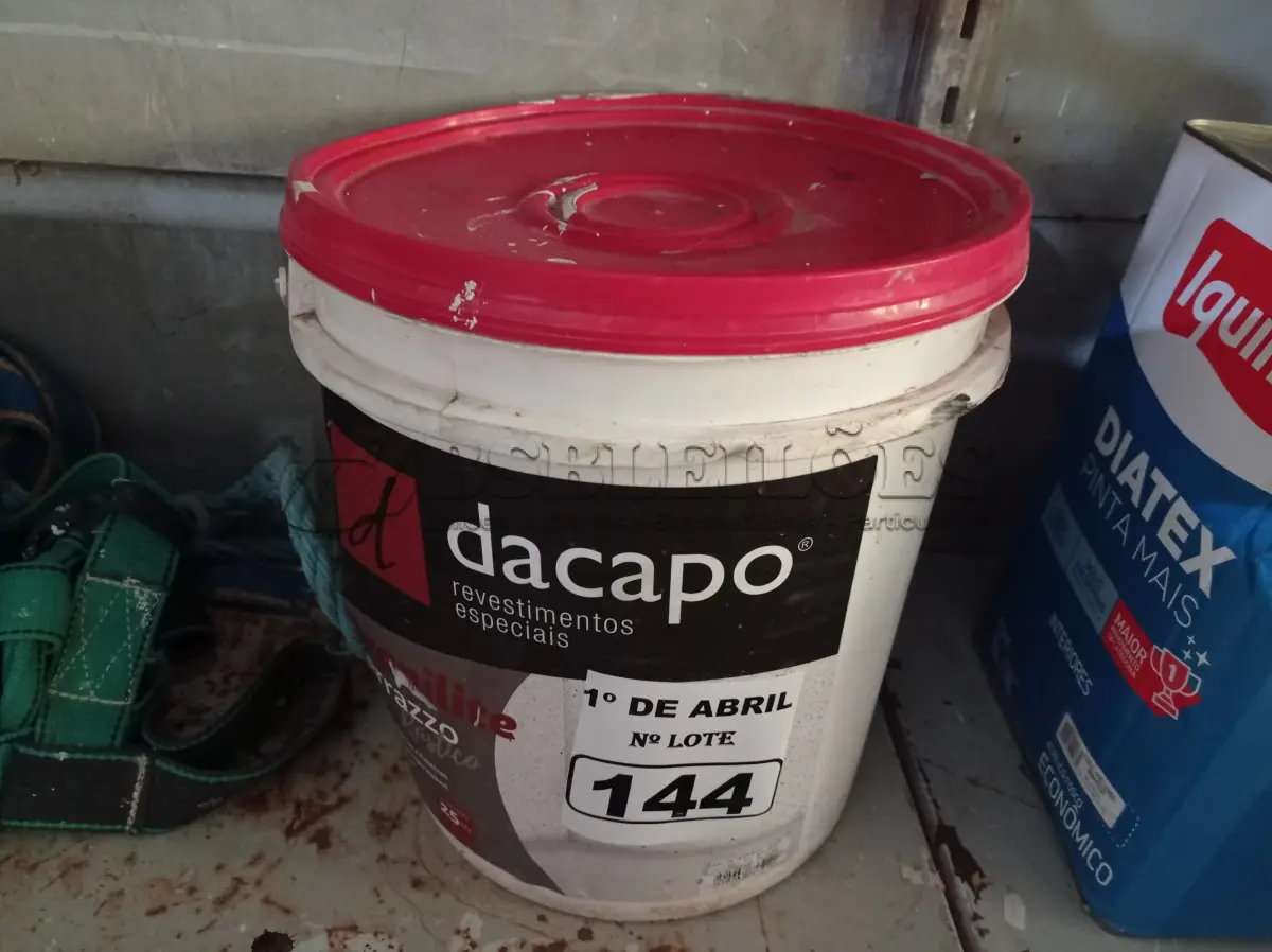 LOTE 144 - 01 BALDE DE CIMENTO QUEIMADO DACAPÓ 25KG. (NO ESTADO) ATENÇÃO! FAZER A VISITAÇÃO ANTES DE ARREMATAR, NÃO SABEMOS SE FUNCIONA. LEILÃO NÃO TEM GARANTIA E NEM DEVOLUÇÃO, SUJEITO A POSSÍVEIS AVARIAS VISÍVEIS/OCULTAS E/OU AUSÊNCIA DE COMPONENTES.