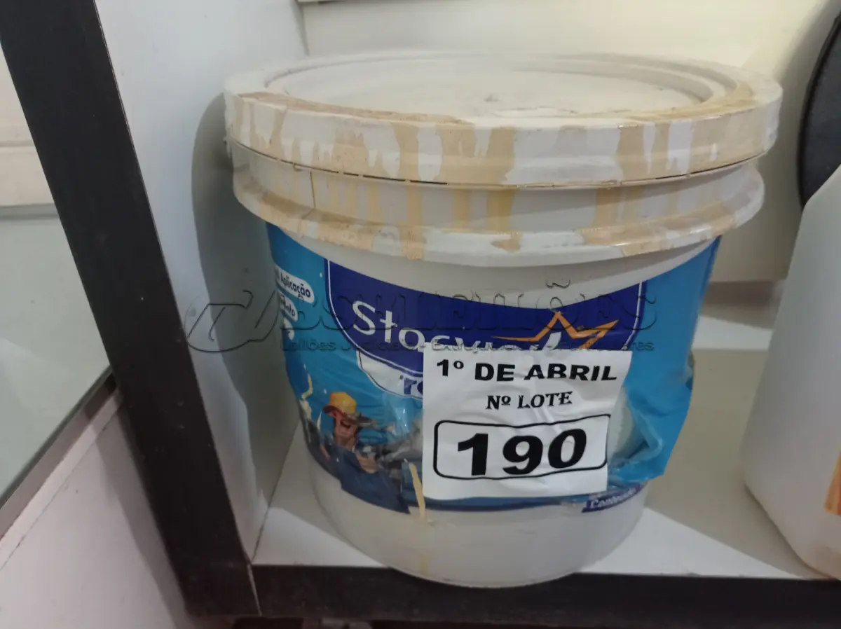 LOTE 190 - 01 BALDE DE MASSA ACRÍLICA STAR VINIL 25KG. (NO ESTADO) ATENÇÃO! FAZER A VISITAÇÃO ANTES DE ARREMATAR, NÃO SABEMOS SE FUNCIONA. LEILÃO NÃO TEM GARANTIA E NEM DEVOLUÇÃO, SUJEITO A POSSÍVEIS AVARIAS VISÍVEIS/OCULTAS E/OU AUSÊNCIA DE COMPONENTES.