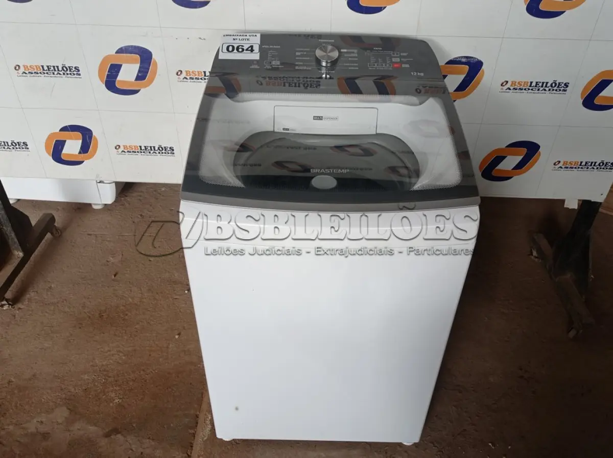 LOTE 064 - 01 MÁQUINA DE LAVAR ROUPAS BRASTEMP 12 KG 127V MODELO:BWR12ABBNA20. (WASHER MACHINE) (NO ESTADO) BH1568S