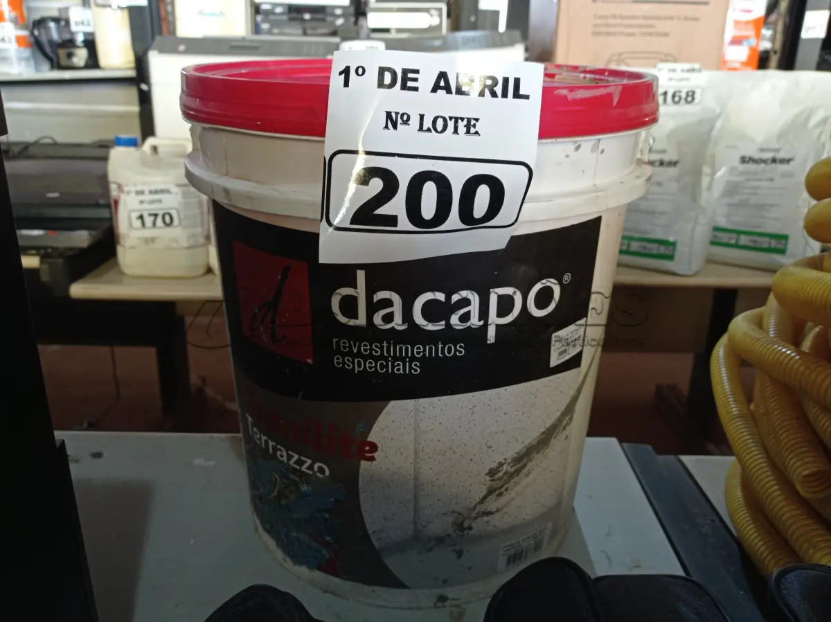 LOTE 200 - 01 BALDE DE GRANILITE DACAPÓ 25KG. (NO ESTADO) ATENÇÃO! FAZER A VISITAÇÃO ANTES DE ARREMATAR, NÃO SABEMOS SE FUNCIONA. LEILÃO NÃO TEM GARANTIA E NEM DEVOLUÇÃO, SUJEITO A POSSÍVEIS AVARIAS VISÍVEIS/OCULTAS E/OU AUSÊNCIA DE COMPONENTES.