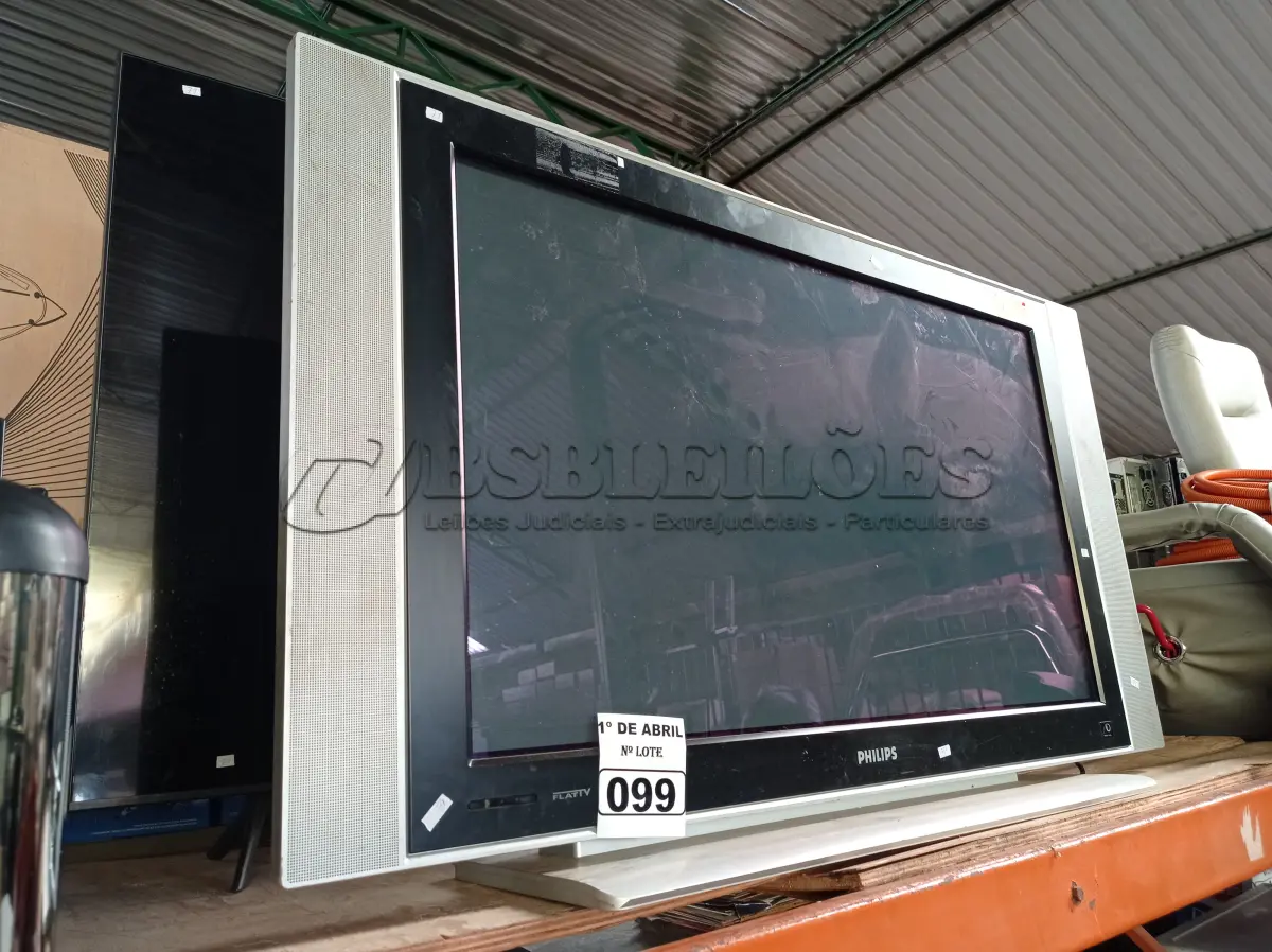 LOTE 099 - 02 TV’S MARCAS E MODELOS DIVERSOS PARA RETIRADA DE PEÇAS. (NO ESTADO) ATENÇÃO! FAZER A VISITAÇÃO ANTES DE ARREMATAR, NÃO SABEMOS SE FUNCIONA. LEILÃO NÃO TEM GARANTIA E NEM DEVOLUÇÃO, SUJEITO A POSSÍVEIS AVARIAS VISÍVEIS/OCULTAS E/OU AUSÊNCIA DE COMPONENTES.