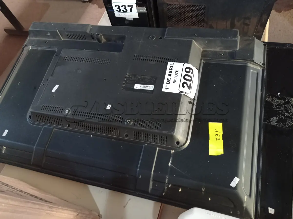 LOTE 209 - 02 TV’S MARCAS E MODELOS DIVERSOS PARA RETIRADA DE PEÇAS. (NO ESTADO) ATENÇÃO! FAZER A VISITAÇÃO ANTES DE ARREMATAR, NÃO SABEMOS SE FUNCIONA. LEILÃO NÃO TEM GARANTIA E NEM DEVOLUÇÃO, SUJEITO A POSSÍVEIS AVARIAS VISÍVEIS/OCULTAS E/OU AUSÊNCIA DE COMPONENTES.