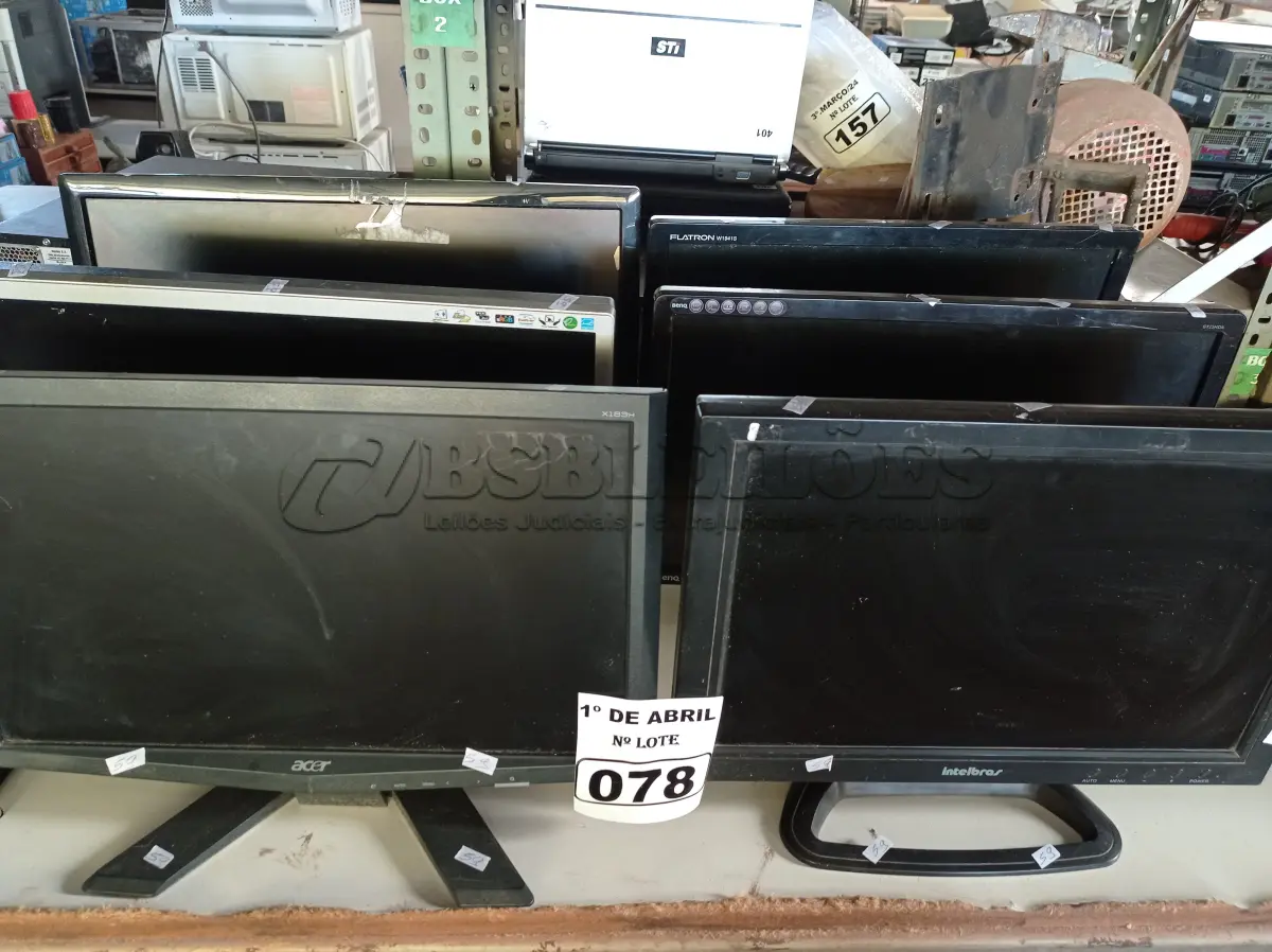 LOTE 078 - 06 MONITORES MARCAS E MODELOS DIVERSOS PARA RETIRADA DE PEÇAS. (NO ESTADO) ATENÇÃO! FAZER A VISITAÇÃO ANTES DE ARREMATAR, NÃO SABEMOS SE FUNCIONA. LEILÃO NÃO TEM GARANTIA E NEM DEVOLUÇÃO, SUJEITO A POSSÍVEIS AVARIAS VISÍVEIS/OCULTAS E/OU AUSÊNCIA DE COMPONENTES.