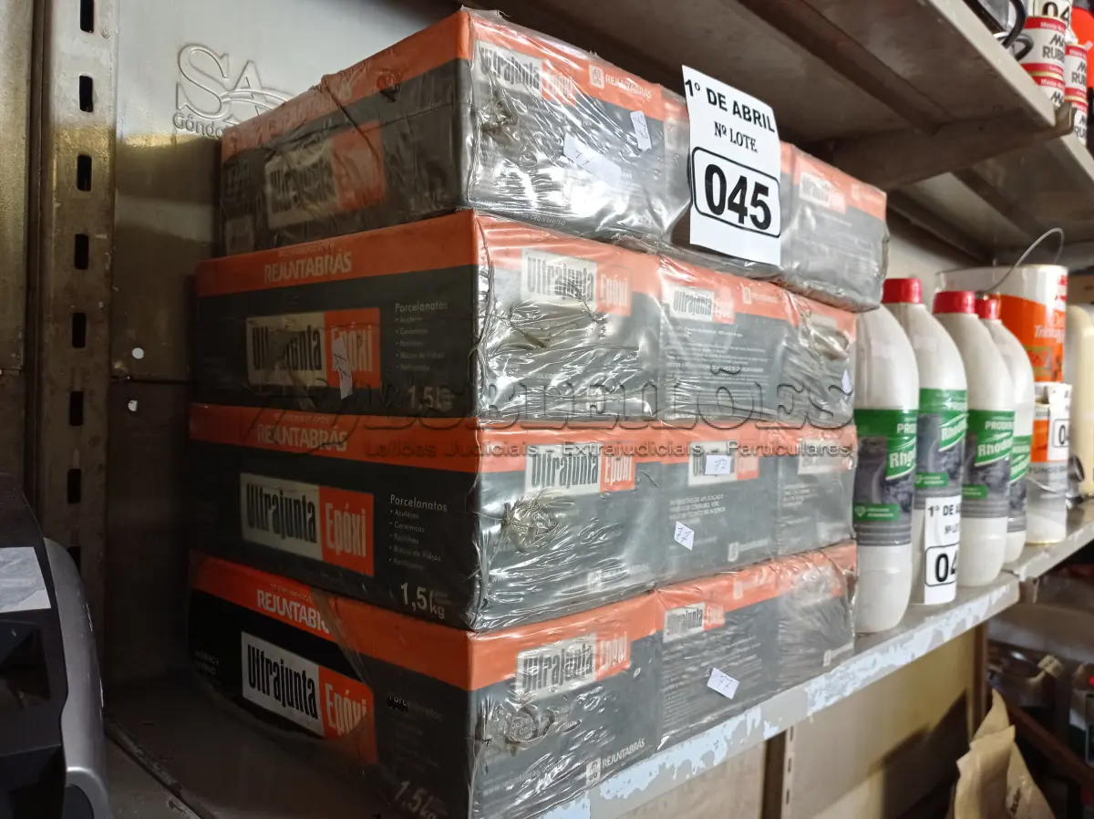 LOTE 045 - 12 CAIXAS DE REJUNTE EPÓXI. (NO ESTADO) ATENÇÃO! FAZER A VISITAÇÃO ANTES DE ARREMATAR, NÃO SABEMOS SE FUNCIONA. LEILÃO NÃO TEM GARANTIA E NEM DEVOLUÇÃO, SUJEITO A POSSÍVEIS AVARIAS VISÍVEIS/OCULTAS E/OU AUSÊNCIA DE COMPONENTES.