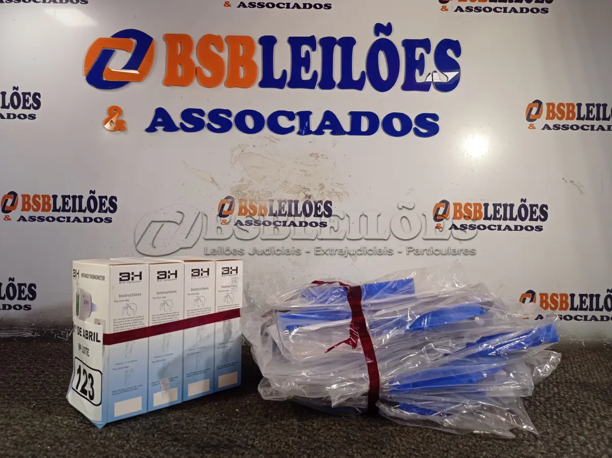 LOTE 123 - 10 MÁSCARAS DE PROTEÇÃO E 04 TERMÔMETROS DIGITAIS. (NO ESTADO) ATENÇÃO! FAZER A VISITAÇÃO ANTES DE ARREMATAR, NÃO SABEMOS SE FUNCIONA. LEILÃO NÃO TEM GARANTIA E NEM DEVOLUÇÃO, SUJEITO A POSSÍVEIS AVARIAS VISÍVEIS/OCULTAS E/OU AUSÊNCIA DE COMPONENTES.