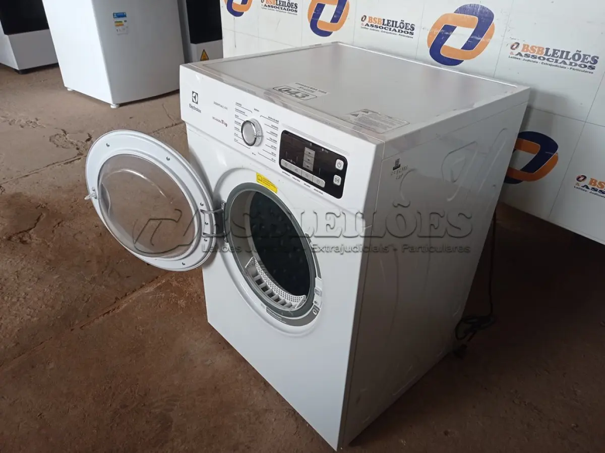 LOTE 043 - 01 SECADORA DE ROUPAS 11KG ELECTROLUX 220V MODELO: STL11. (CLOSTHES DRYER) (NO ESTADO) BF8678S