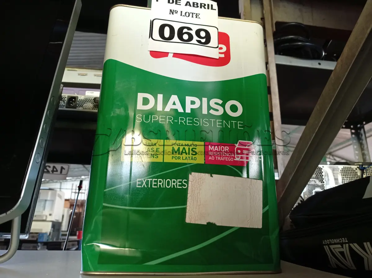 LOTE 069 - 01 LATA DE TINTA IQUINE DIAPISO NA COR VERMELHA 18L. (NO ESTADO) ATENÇÃO! FAZER A VISITAÇÃO ANTES DE ARREMATAR, NÃO SABEMOS SE FUNCIONA. LEILÃO NÃO TEM GARANTIA E NEM DEVOLUÇÃO, SUJEITO A POSSÍVEIS AVARIAS VISÍVEIS/OCULTAS E/OU AUSÊNCIA DE COMPONENTES.