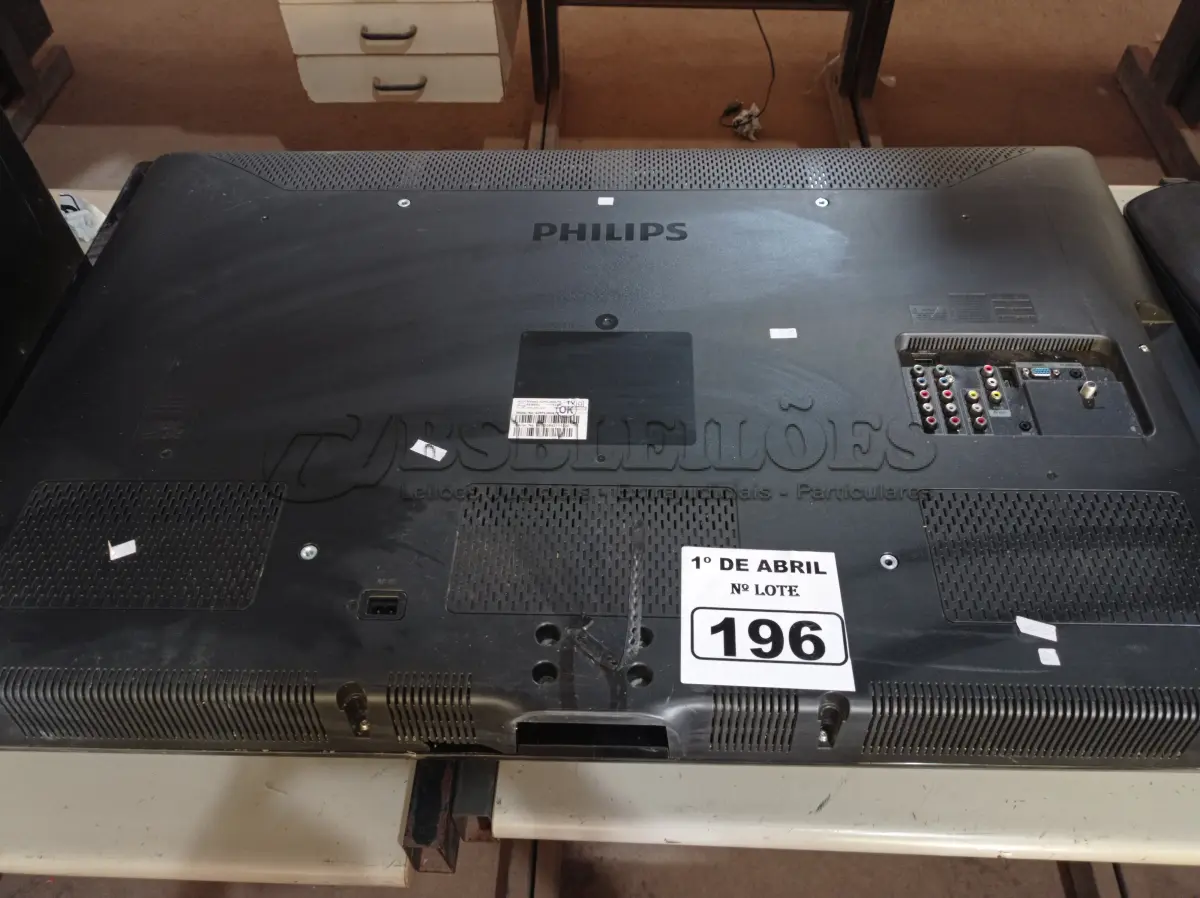 LOTE 196 - 02 TV’S MARCAS E MODELOS DIVERSOS PARA RETIRADA DE PEÇAS. (NO ESTADO) ATENÇÃO! FAZER A VISITAÇÃO ANTES DE ARREMATAR, NÃO SABEMOS SE FUNCIONA. LEILÃO NÃO TEM GARANTIA E NEM DEVOLUÇÃO, SUJEITO A POSSÍVEIS AVARIAS VISÍVEIS/OCULTAS E/OU AUSÊNCIA DE COMPONENTES.