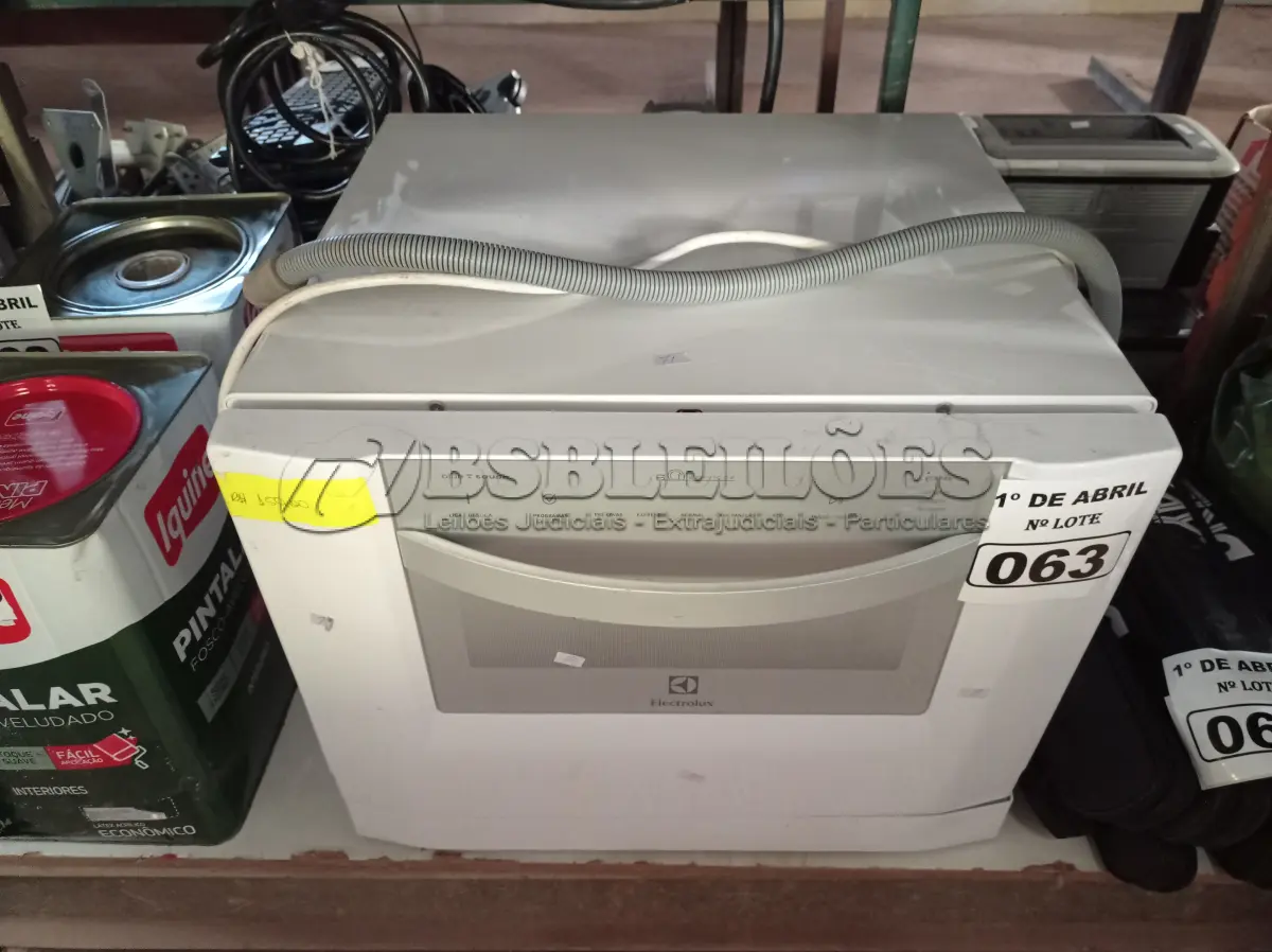 LOTE 063 - 01 LAVA LOUÇAS MARCA ELECTROLUX. (NO ESTADO) ATENÇÃO! FAZER A VISITAÇÃO ANTES DE ARREMATAR, NÃO SABEMOS SE FUNCIONA. LEILÃO NÃO TEM GARANTIA E NEM DEVOLUÇÃO, SUJEITO A POSSÍVEIS AVARIAS VISÍVEIS/OCULTAS E/OU AUSÊNCIA DE COMPONENTES.