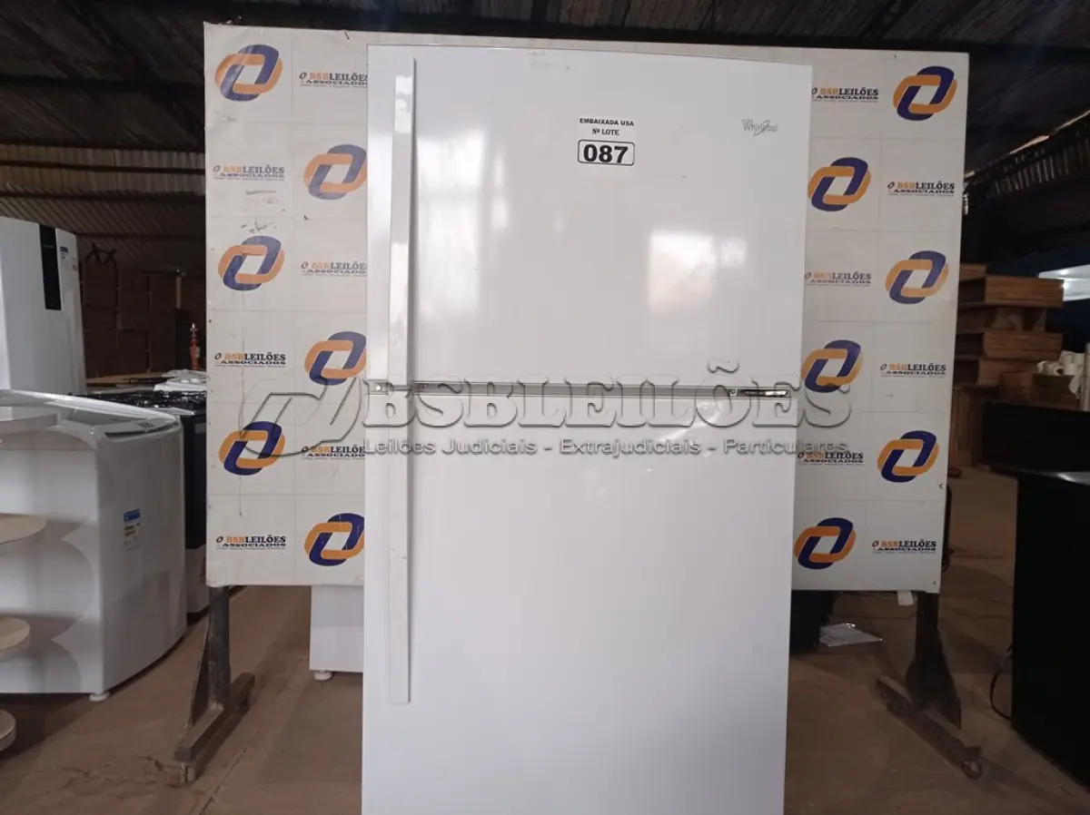 LOTE 087 - 01 REFRIGERADOR IMPORTADO. (REFRIGERATOR) (NO ESTADO) AV9851P