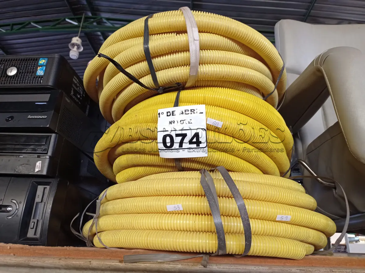 LOTE 074 - 03 ROLOS DE MANGUEIRA CORRUGADA. (NO ESTADO) ATENÇÃO! FAZER A VISITAÇÃO ANTES DE ARREMATAR, NÃO SABEMOS SE FUNCIONA. LEILÃO NÃO TEM GARANTIA E NEM DEVOLUÇÃO, SUJEITO A POSSÍVEIS AVARIAS VISÍVEIS/OCULTAS E/OU AUSÊNCIA DE COMPONENTES.