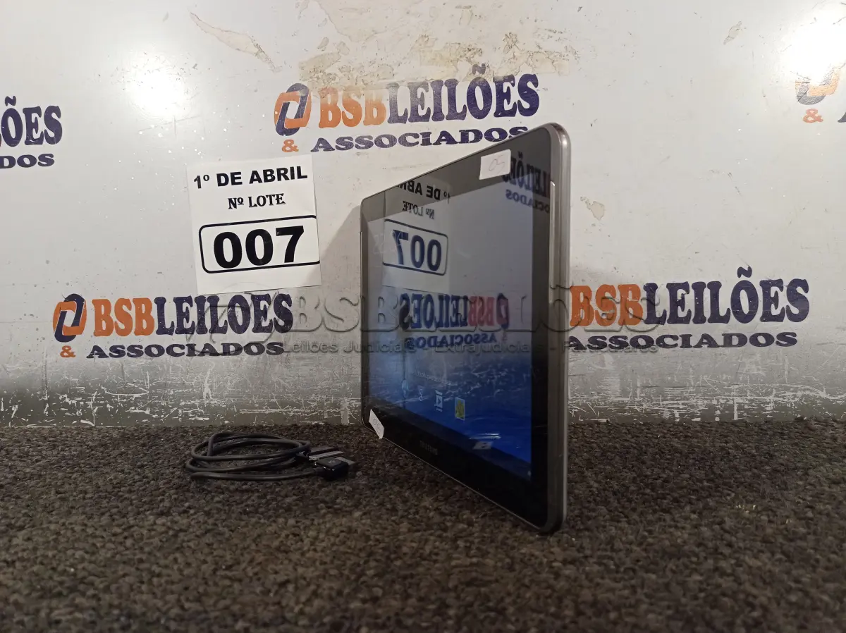 LOTE 007 - 01 TABLET SAMSUNG TAB2 TELA DE 10” COM CABO. (NO ESTADO) ATENÇÃO! FAZER A VISITAÇÃO ANTES DE ARREMATAR, NÃO SABEMOS SE FUNCIONA. LEILÃO NÃO TEM GARANTIA E NEM DEVOLUÇÃO, SUJEITO A POSSÍVEIS AVARIAS VISÍVEIS/OCULTAS E/OU AUSÊNCIA DE COMPONENTES.