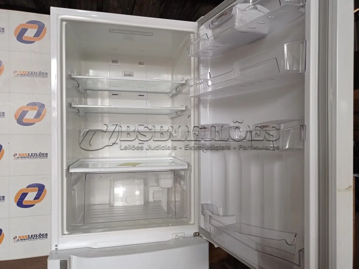 LOTE 027 - 01 REFRIGERADOR BRASTEMP INVERSE 220V MODELO: BRE50NBBNABO. (REFRIGERATOR) (NO ESTADO) BF8576D