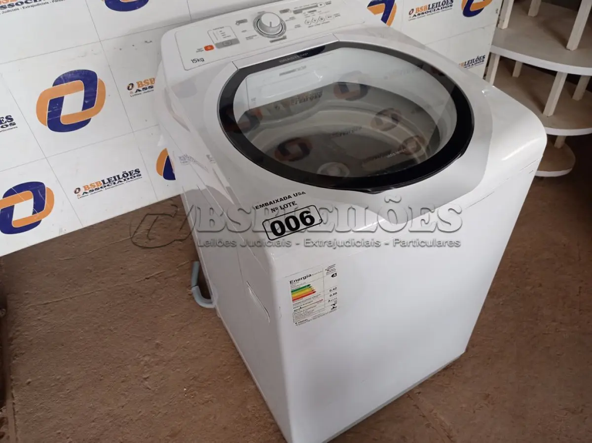 LOTE 006 - 01 MÁQUINA DE LAVAR ROUPAS 15 KG BRASTEMP 220V MODELO: BWH15ABBNA70. (WASHER MACHINE) (NO ESTADO) AV9782N
