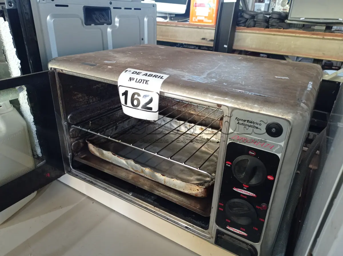 LOTE 162 - 01 FORNO ELÉTRICO MARCA FISCHER. (NO ESTADO) ATENÇÃO! FAZER A VISITAÇÃO ANTES DE ARREMATAR, NÃO SABEMOS SE FUNCIONA. LEILÃO NÃO TEM GARANTIA E NEM DEVOLUÇÃO, SUJEITO A POSSÍVEIS AVARIAS VISÍVEIS/OCULTAS E/OU AUSÊNCIA DE COMPONENTES.