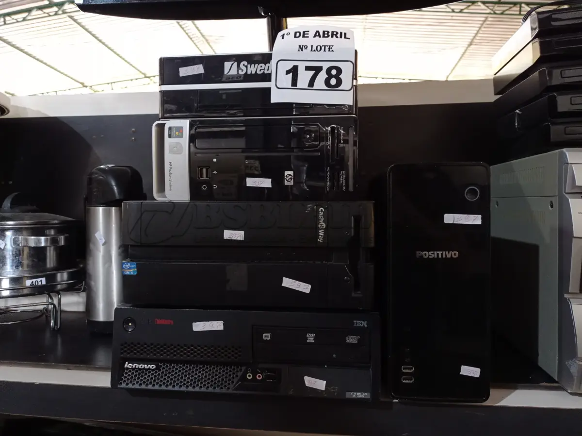 LOTE 178 - 05 CPU’S E 01 MONITOR MARCAS E MODELOS DIVERSOS PARA RETIRADA DE PEÇAS. (NO ESTADO) ATENÇÃO! FAZER A VISITAÇÃO ANTES DE ARREMATAR, NÃO SABEMOS SE FUNCIONA. LEILÃO NÃO TEM GARANTIA E NEM DEVOLUÇÃO, SUJEITO A POSSÍVEIS AVARIAS VISÍVEIS/OCULTAS E/OU AUSÊNCIA DE COMPONENTES.