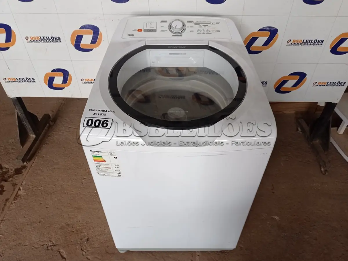 LOTE 006 - 01 MÁQUINA DE LAVAR ROUPAS 15 KG BRASTEMP 220V MODELO: BWH15ABBNA70. (WASHER MACHINE) (NO ESTADO) AV9782N