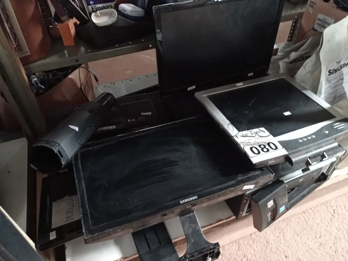 LOTE 080 - 01 CPU E 07 MONITORES MARCAS E MODELOS DIVERSOS PARA RETIRADA DE PEÇAS. (NO ESTADO) ATENÇÃO! FAZER A VISITAÇÃO ANTES DE ARREMATAR, NÃO SABEMOS SE FUNCIONA. LEILÃO NÃO TEM GARANTIA E NEM DEVOLUÇÃO, SUJEITO A POSSÍVEIS AVARIAS VISÍVEIS/OCULTAS E/OU AUSÊNCIA DE COMPONENTES.