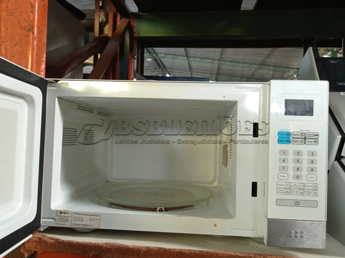LOTE 094 - 01 MICRO-ONDAS MARCA FISCHER. (NO ESTADO) ATENÇÃO! FAZER A VISITAÇÃO ANTES DE ARREMATAR, NÃO SABEMOS SE FUNCIONA. LEILÃO NÃO TEM GARANTIA E NEM DEVOLUÇÃO, SUJEITO A POSSÍVEIS AVARIAS VISÍVEIS/OCULTAS E/OU AUSÊNCIA DE COMPONENTES.