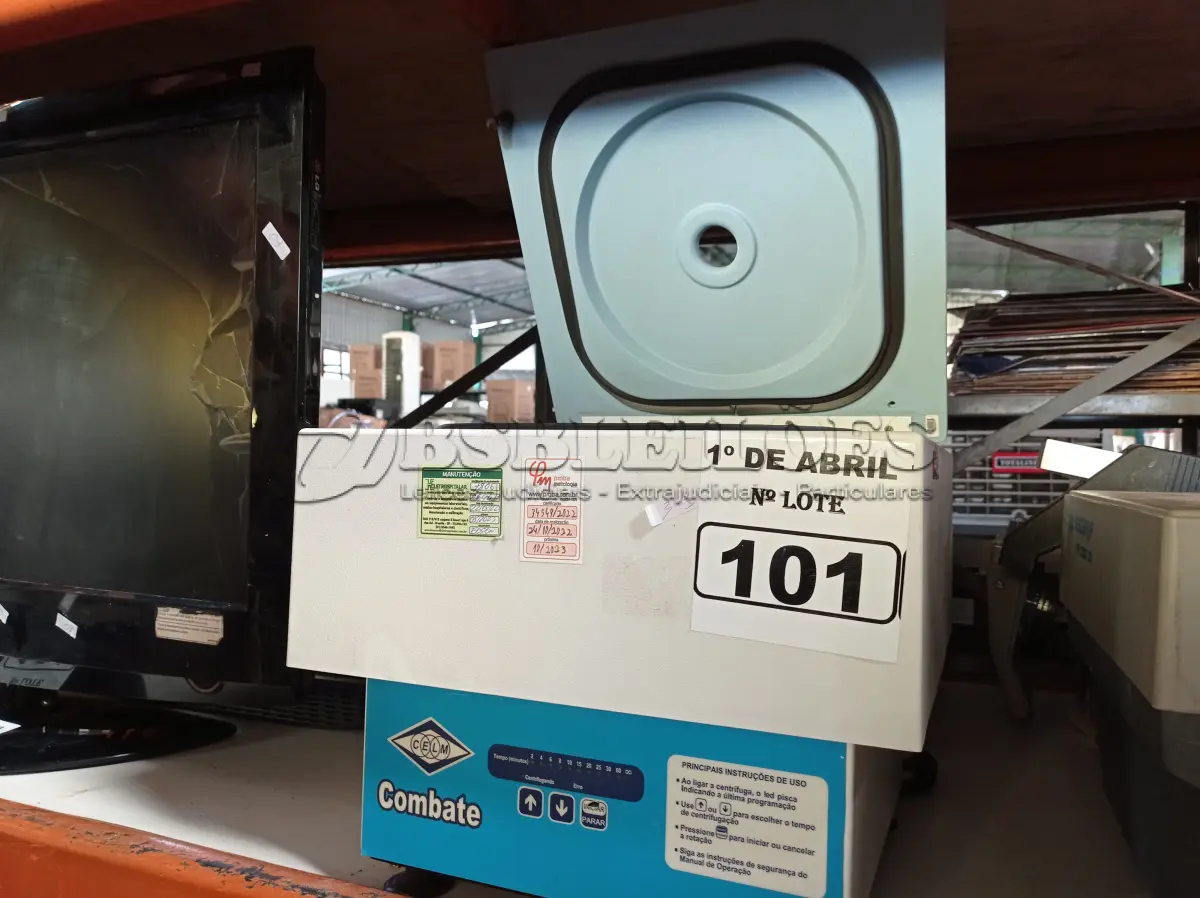 LOTE 101 - 01 CENTRIFUGA PARA LABORATÓRIO. (NO ESTADO) ATENÇÃO! FAZER A VISITAÇÃO ANTES DE ARREMATAR, NÃO SABEMOS SE FUNCIONA. LEILÃO NÃO TEM GARANTIA E NEM DEVOLUÇÃO, SUJEITO A POSSÍVEIS AVARIAS VISÍVEIS/OCULTAS E/OU AUSÊNCIA DE COMPONENTES.