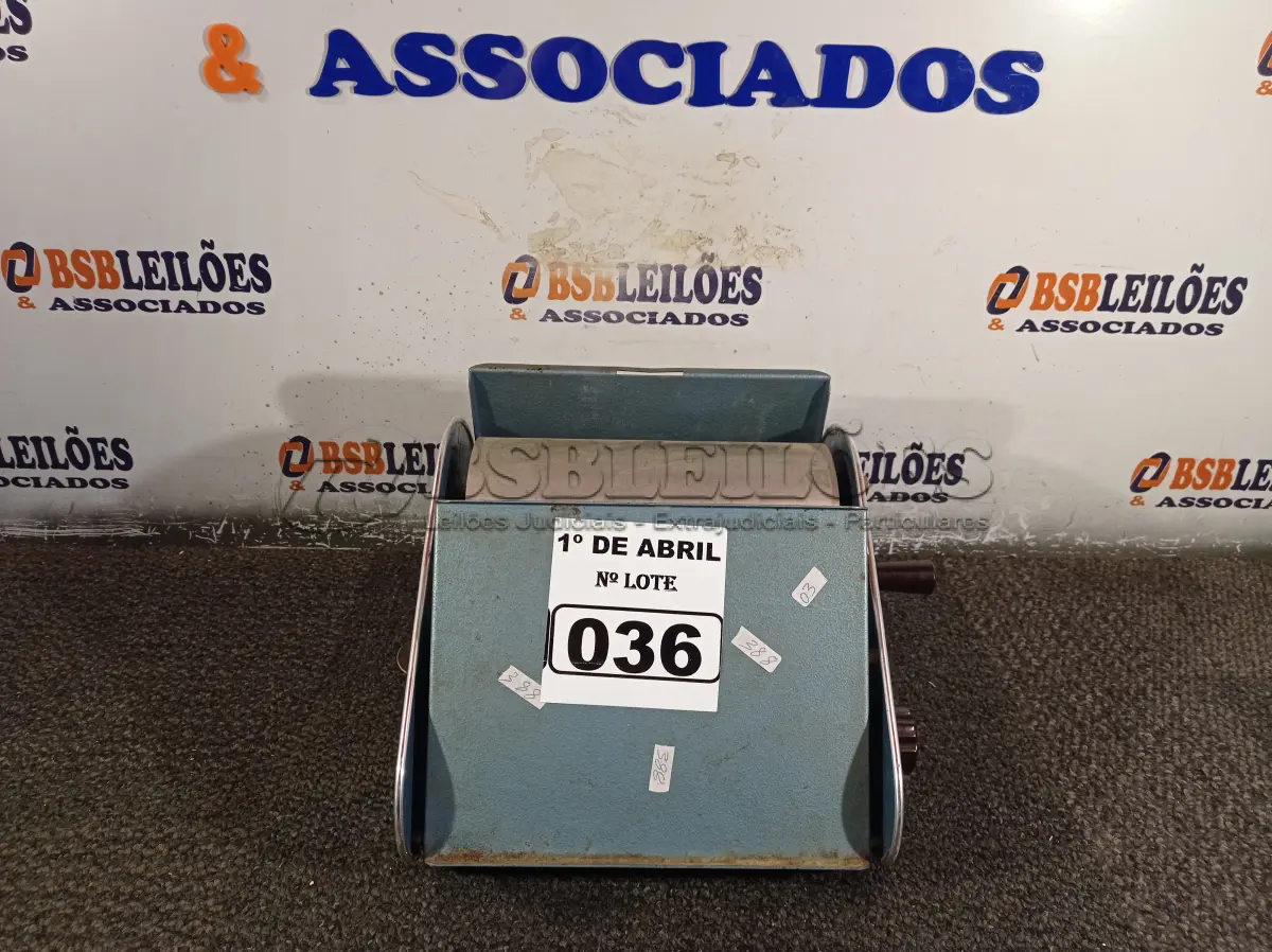LOTE 036 - 01 MIMEOGRAFO. (NO ESTADO) ATENÇÃO! FAZER A VISITAÇÃO ANTES DE ARREMATAR, NÃO SABEMOS SE FUNCIONA. LEILÃO NÃO TEM GARANTIA E NEM DEVOLUÇÃO, SUJEITO A POSSÍVEIS AVARIAS VISÍVEIS/OCULTAS E/OU AUSÊNCIA DE COMPONENTES.