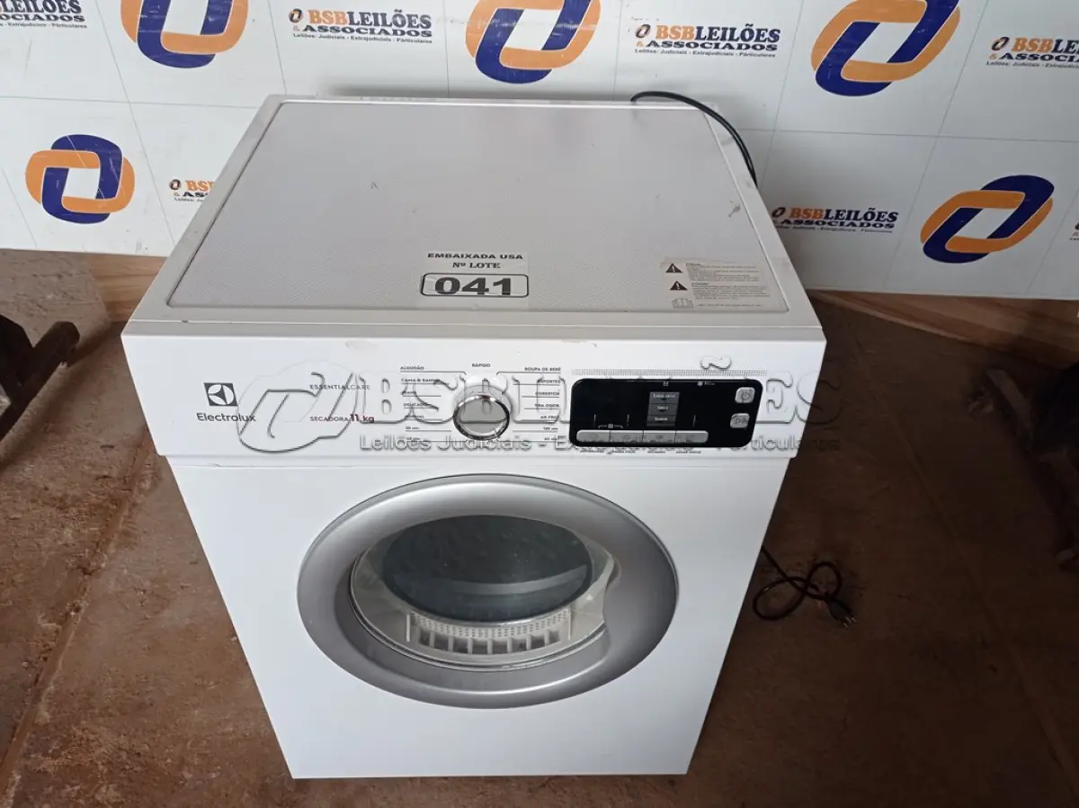 LOTE 041 - 01 SECADORA DE ROUPAS 11 KG ELECTROLUX 220V MODELO: STL11. (CLOSTHES DRYER) (NO ESTADO) BF8677Y