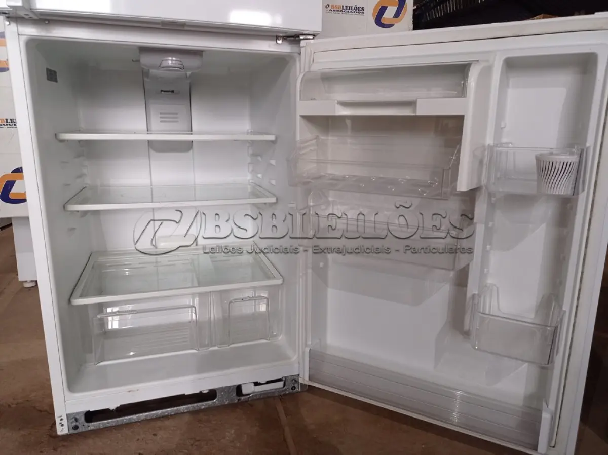 LOTE 087 - 01 REFRIGERADOR IMPORTADO. (REFRIGERATOR) (NO ESTADO) AV9851P