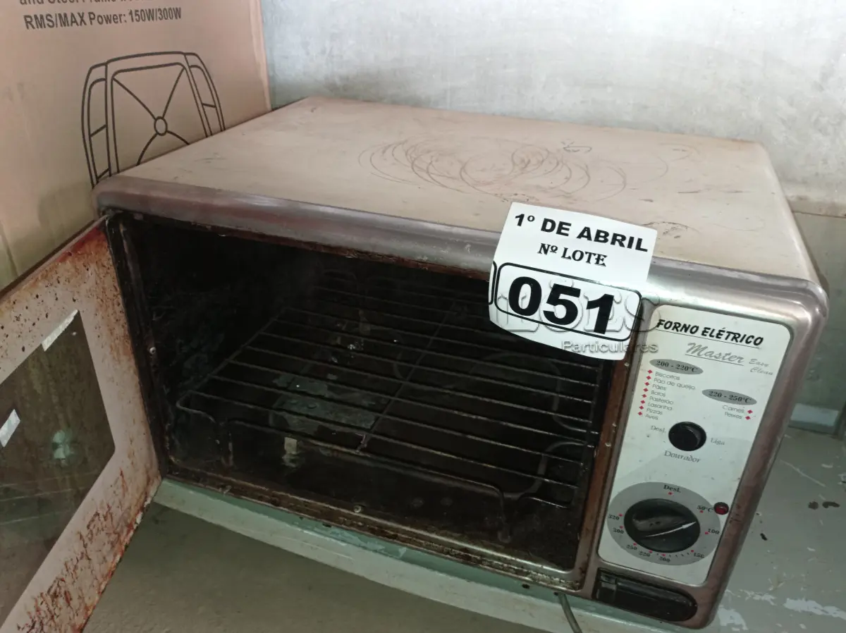 LOTE 051 - 01 FORNO ELÉTRICO MARCA FISCHER. (NO ESTADO) ATENÇÃO! FAZER A VISITAÇÃO ANTES DE ARREMATAR, NÃO SABEMOS SE FUNCIONA. LEILÃO NÃO TEM GARANTIA E NEM DEVOLUÇÃO, SUJEITO A POSSÍVEIS AVARIAS VISÍVEIS/OCULTAS E/OU AUSÊNCIA DE COMPONENTES.
