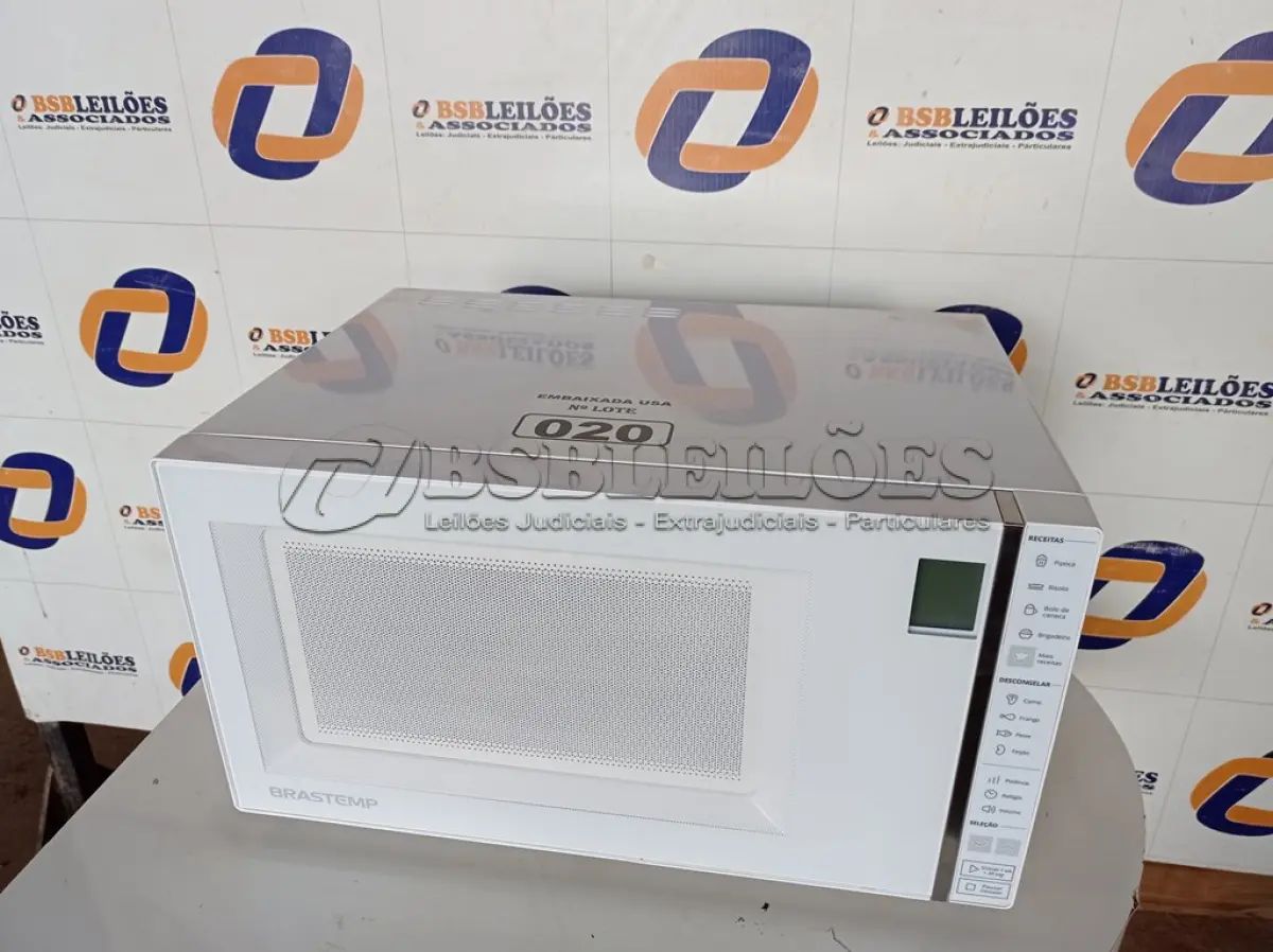 LOTE 020 - 01 MICRO-ONDAS  32L BRASTEMP  220V MODELO: BNS45EBBNA. (MICROWAVE) (NO ESTADO) BF8537C