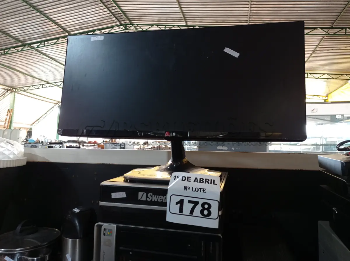 LOTE 178 - 05 CPU’S E 01 MONITOR MARCAS E MODELOS DIVERSOS PARA RETIRADA DE PEÇAS. (NO ESTADO) ATENÇÃO! FAZER A VISITAÇÃO ANTES DE ARREMATAR, NÃO SABEMOS SE FUNCIONA. LEILÃO NÃO TEM GARANTIA E NEM DEVOLUÇÃO, SUJEITO A POSSÍVEIS AVARIAS VISÍVEIS/OCULTAS E/OU AUSÊNCIA DE COMPONENTES.